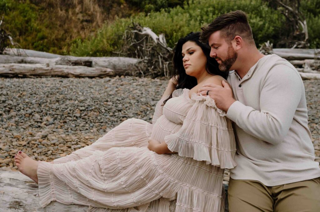 maternity photo session oregon beach